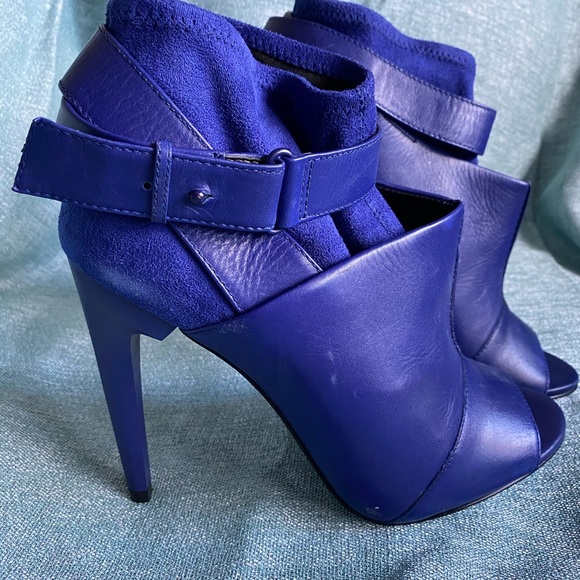 Open toe color pop! - Picture 3 of 5